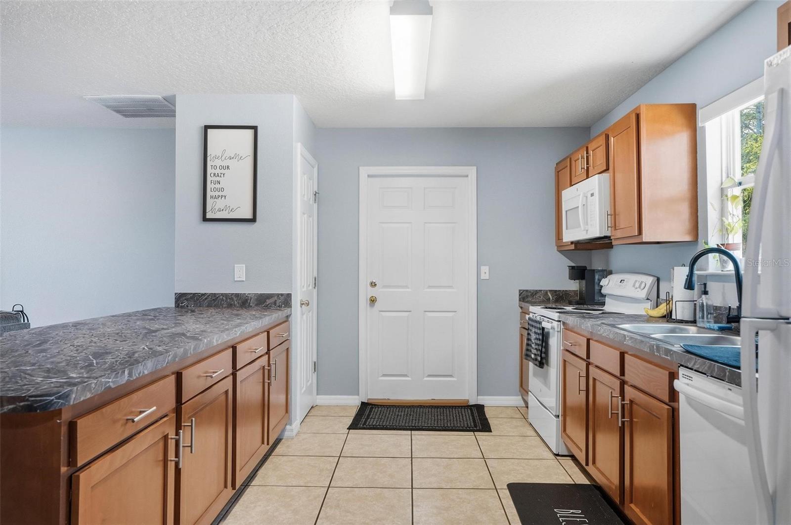 Listing photo id 13 for 27 Royal Oak Drive