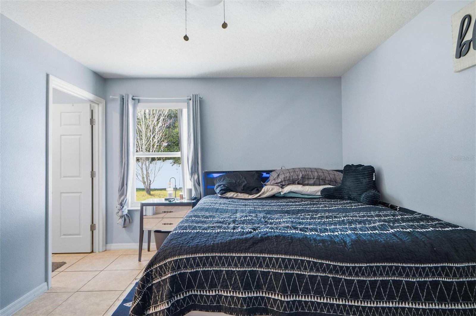 Listing photo id 16 for 27 Royal Oak Drive