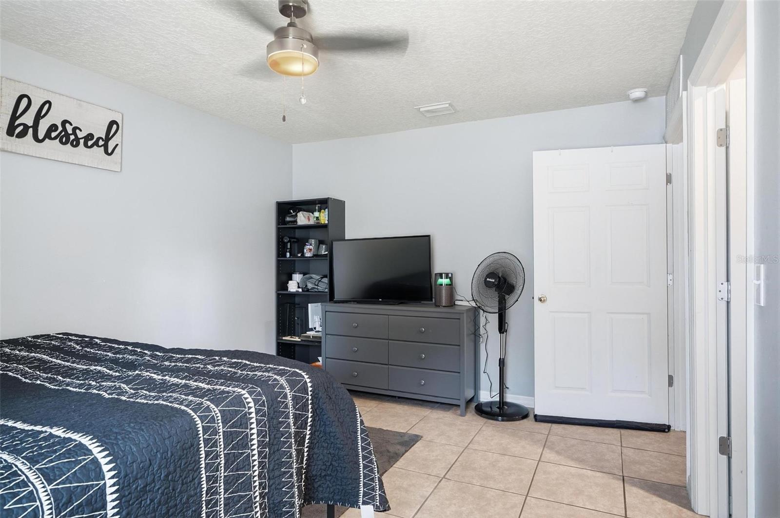 Listing photo id 17 for 27 Royal Oak Drive