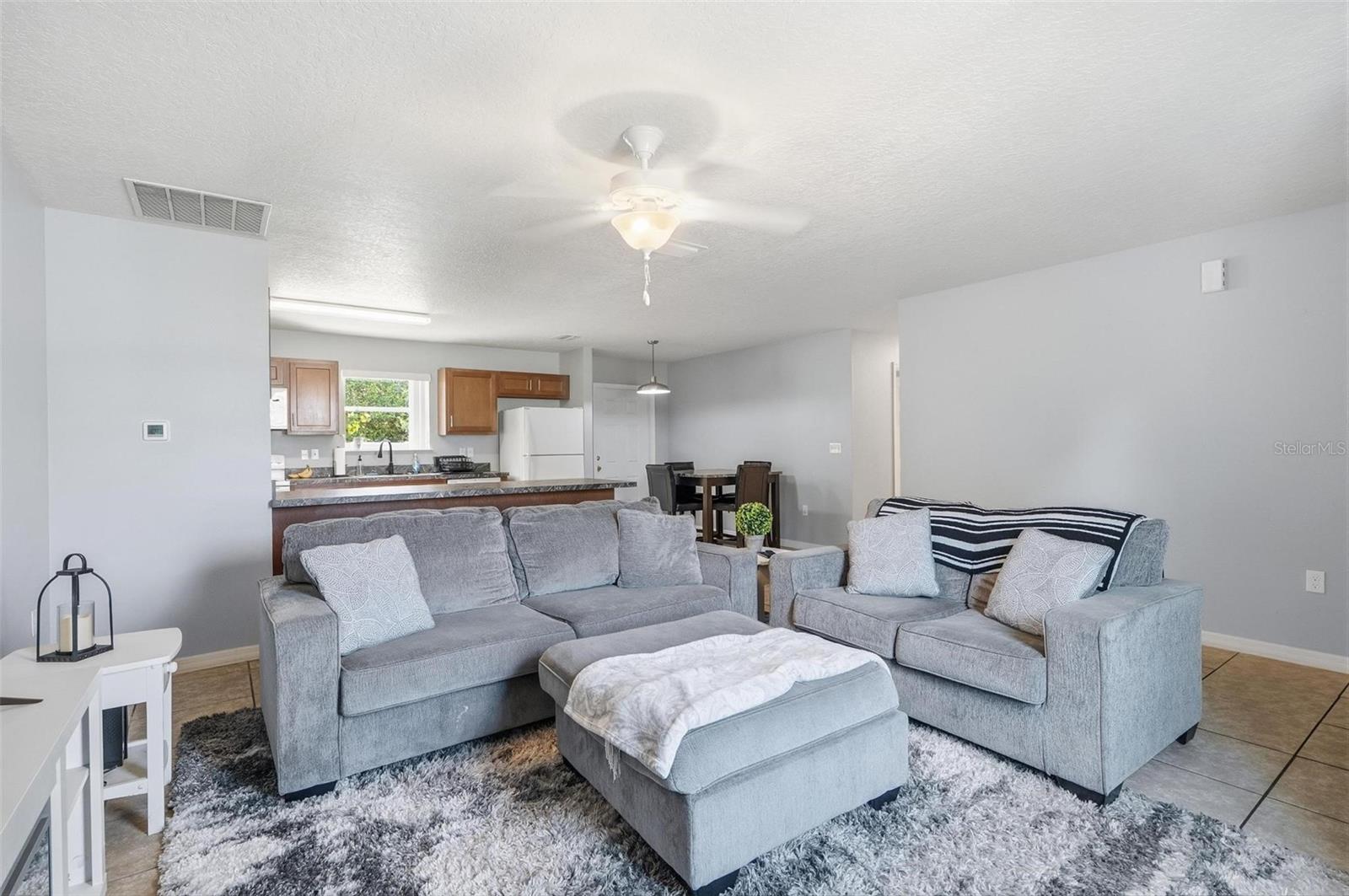 Listing photo id 4 for 27 Royal Oak Drive