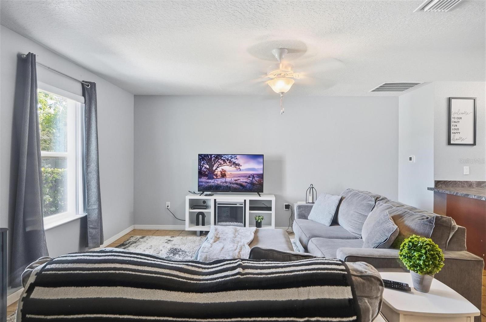 Listing photo id 5 for 27 Royal Oak Drive