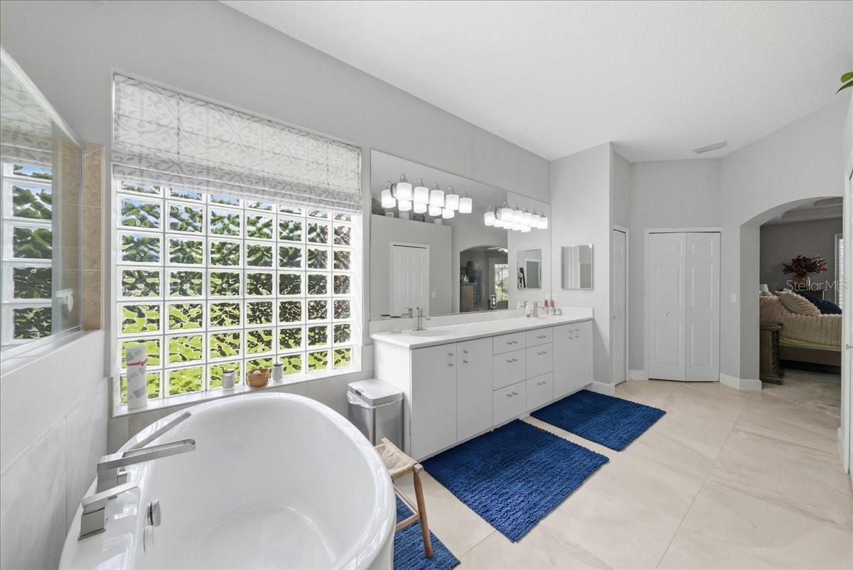 Image 27 of 61 For 800 Arbor Glen Court