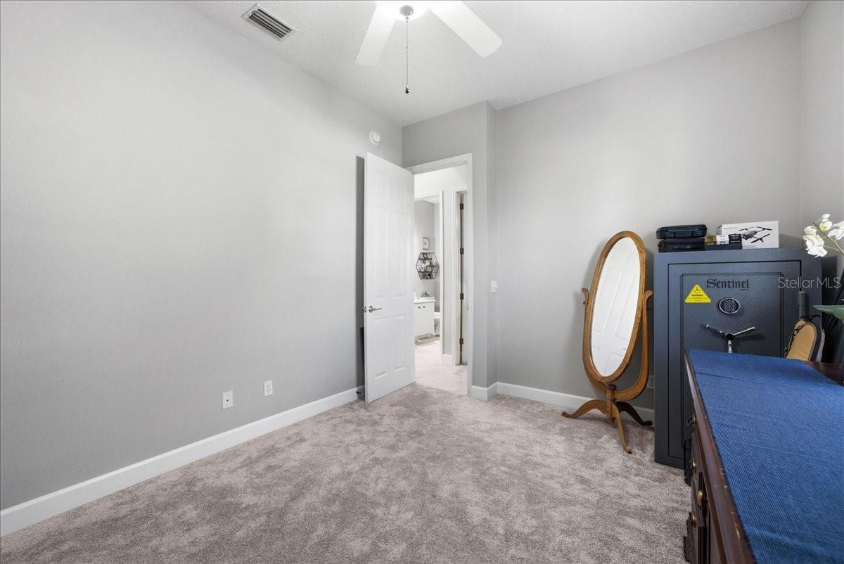 Image 32 of 61 For 800 Arbor Glen Court