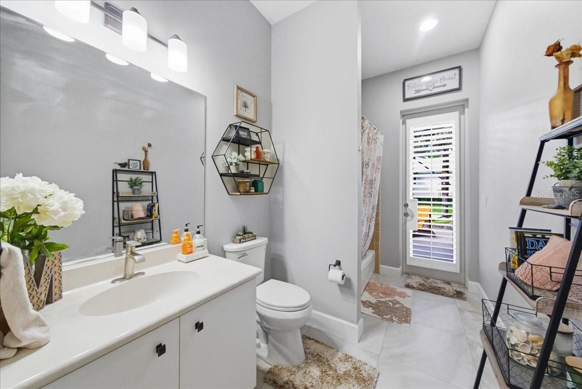 Image 33 of 61 For 800 Arbor Glen Court