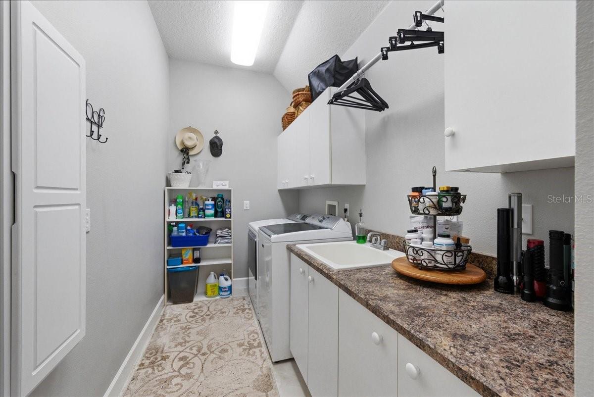 Image 36 of 61 For 800 Arbor Glen Court