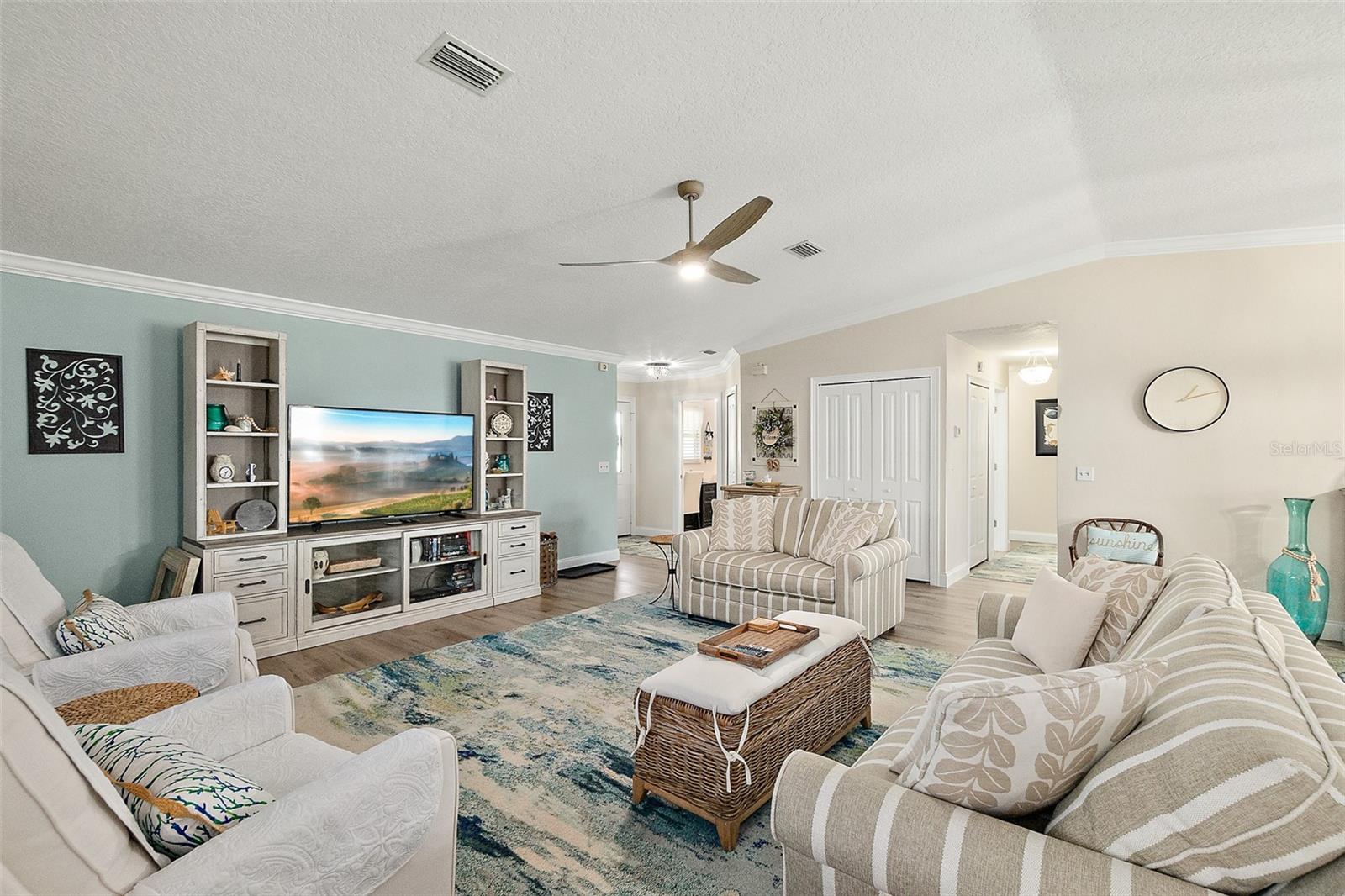 Image 16 of 61 For 9 Collingville Court