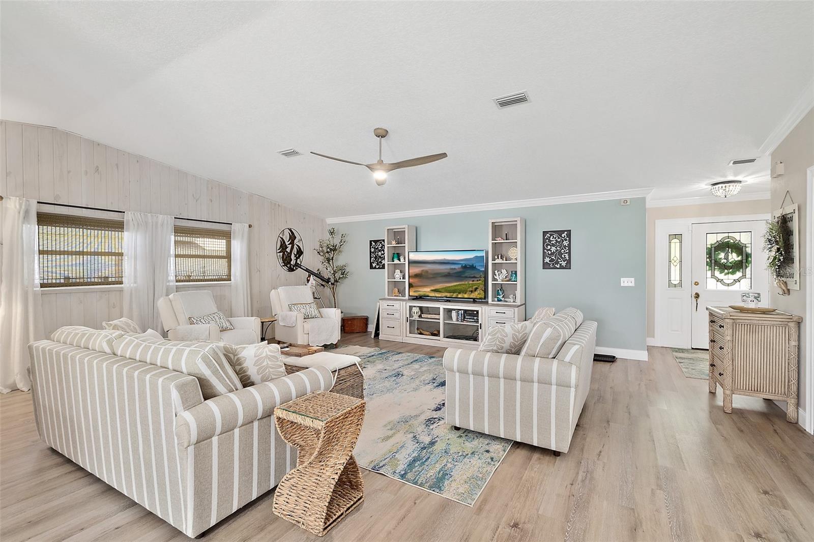 Image 17 of 61 For 9 Collingville Court