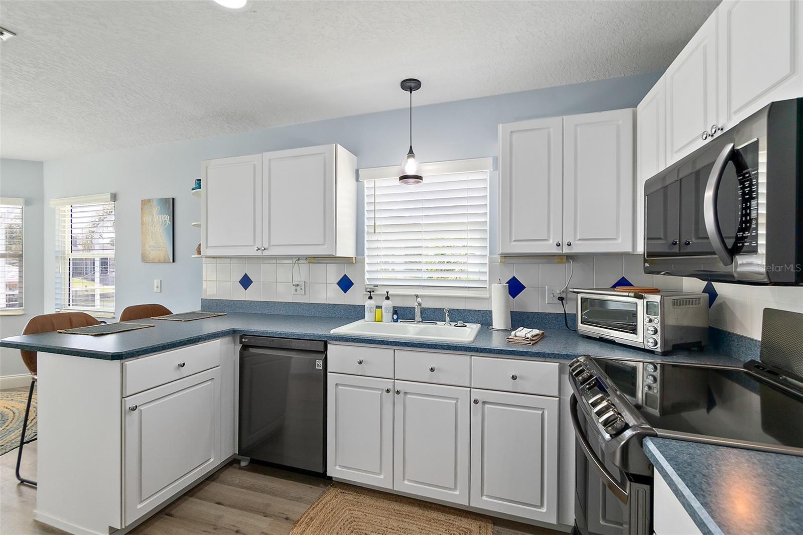 Image 22 of 61 For 9 Collingville Court