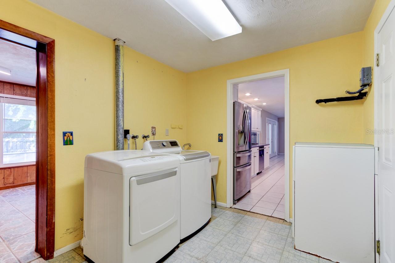 Image 12 of 35 For 897 Lindenwood Circle N