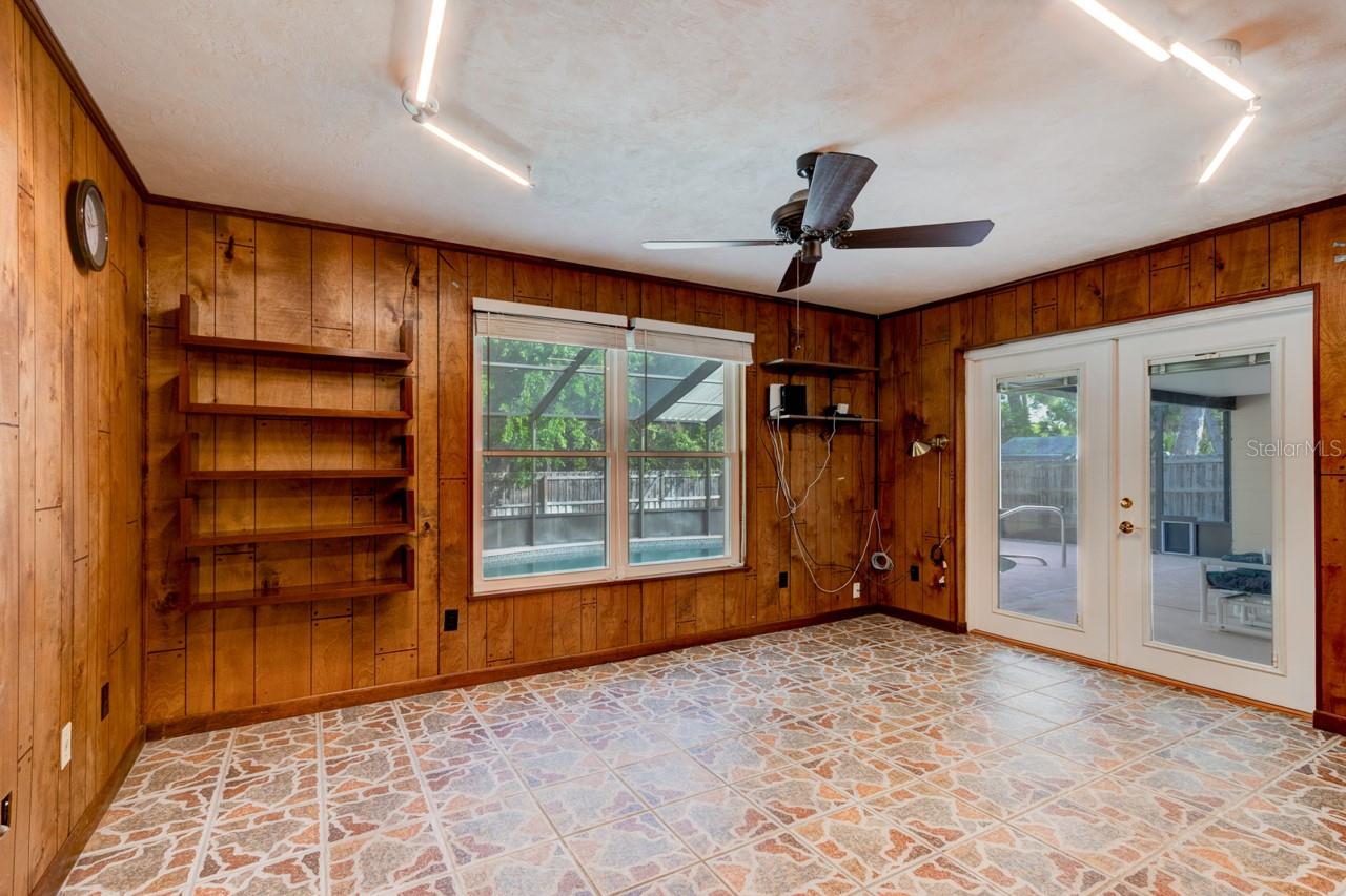 Image 13 of 35 For 897 Lindenwood Circle N