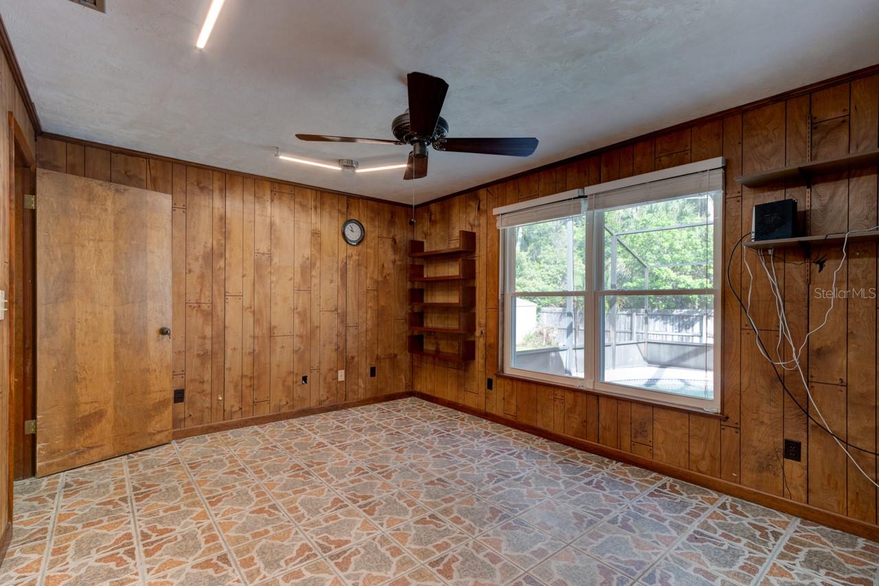 Image 14 of 35 For 897 Lindenwood Circle N