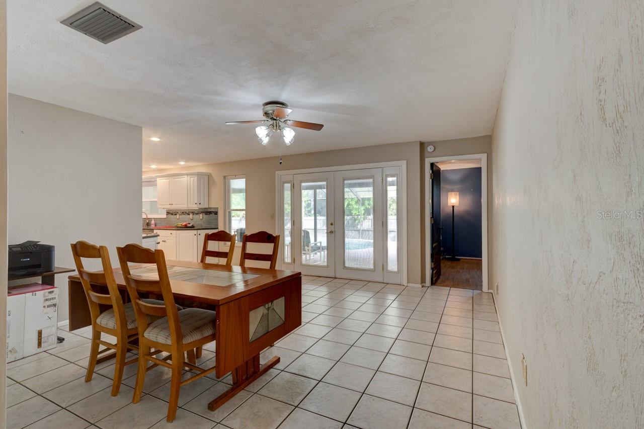 Image 15 of 35 For 897 Lindenwood Circle N