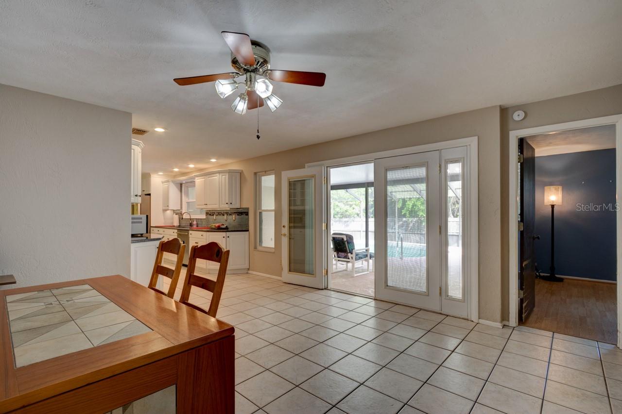 Image 16 of 35 For 897 Lindenwood Circle N