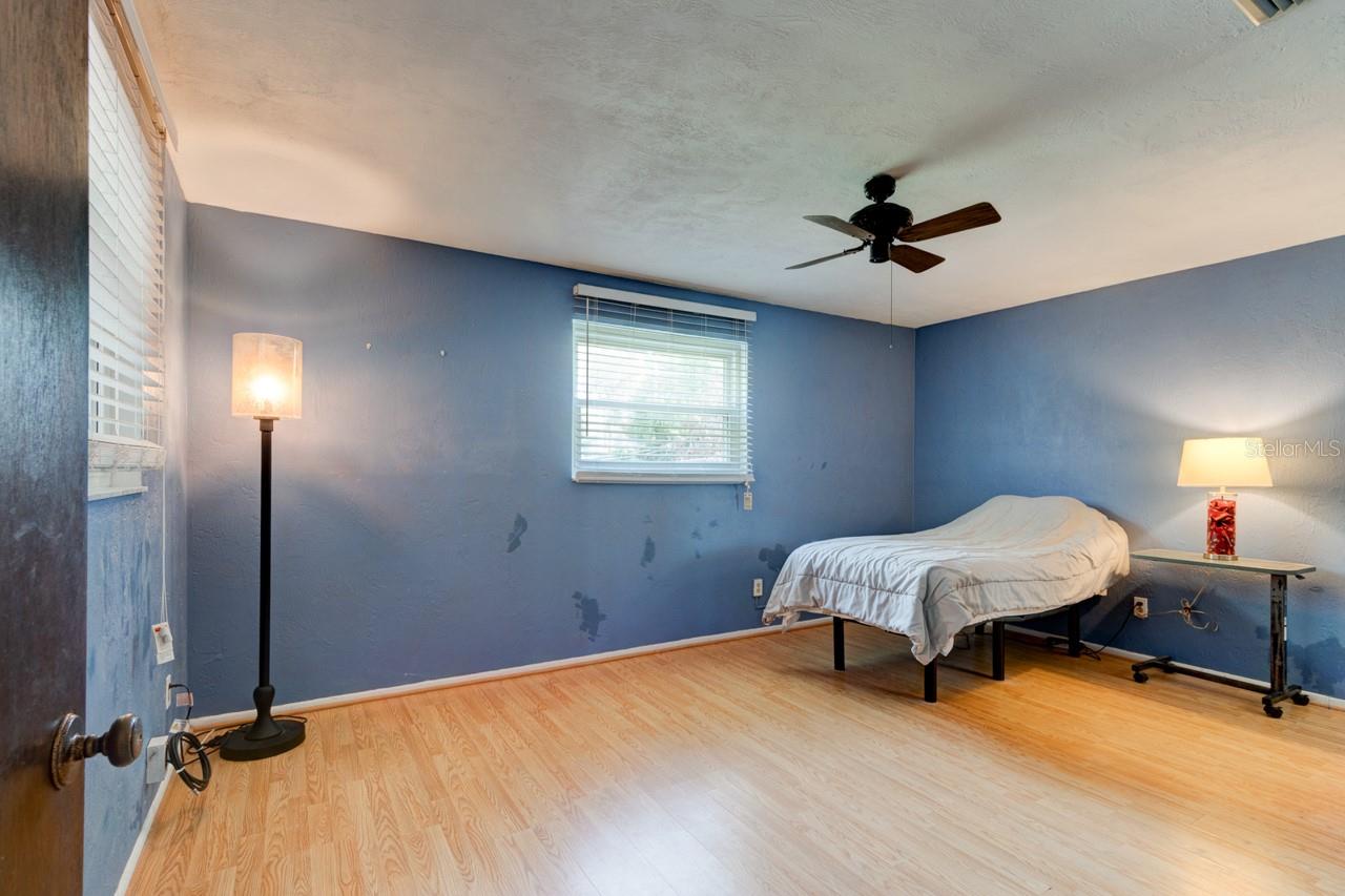 Image 17 of 35 For 897 Lindenwood Circle N