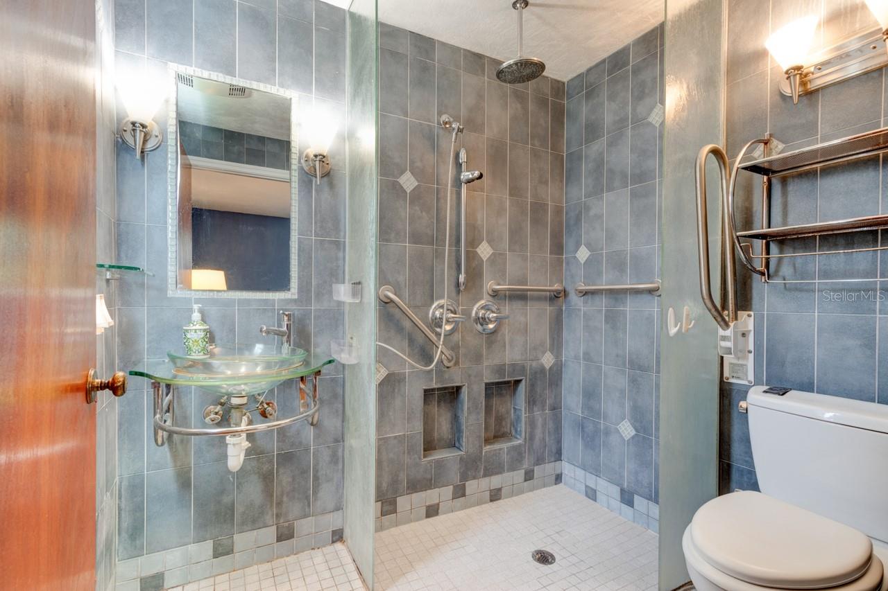 Image 18 of 35 For 897 Lindenwood Circle N