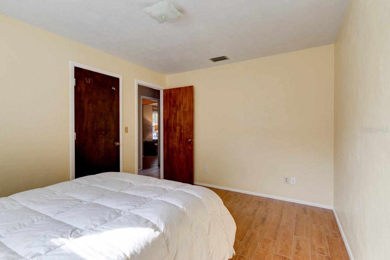 Image 19 of 35 For 897 Lindenwood Circle N