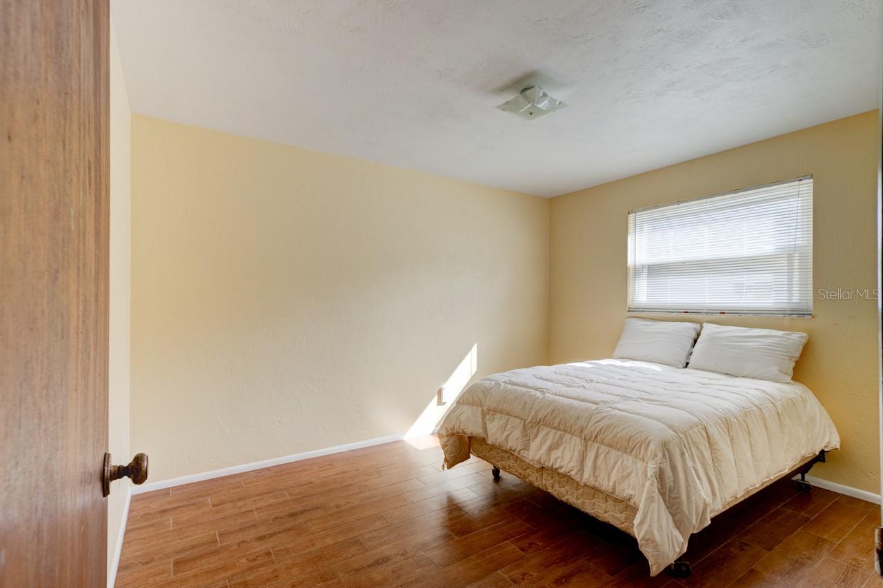 Image 20 of 35 For 897 Lindenwood Circle N