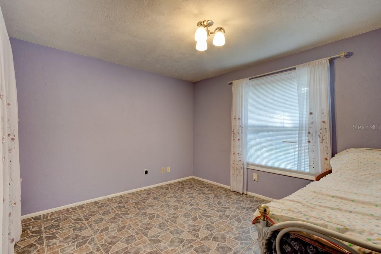 Image 22 of 35 For 897 Lindenwood Circle N