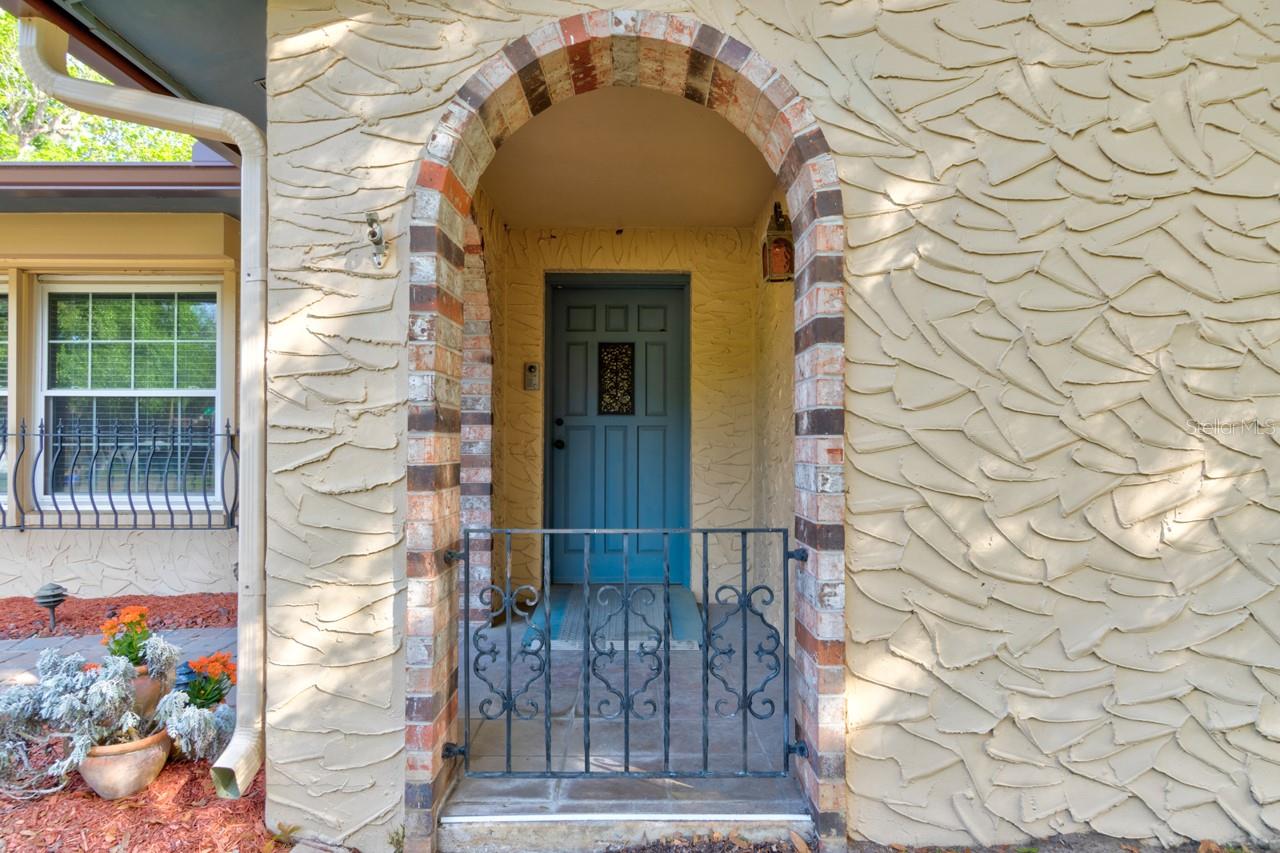 Image 3 of 35 For 897 Lindenwood Circle N