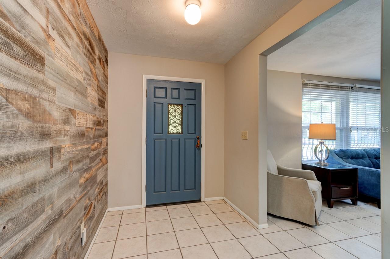 Image 4 of 35 For 897 Lindenwood Circle N