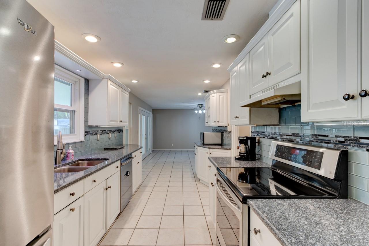 Image 8 of 35 For 897 Lindenwood Circle N