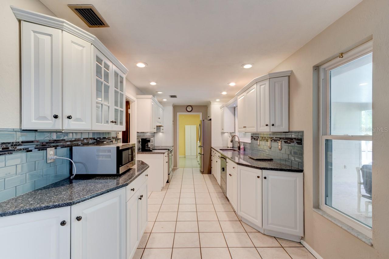 Image 9 of 35 For 897 Lindenwood Circle N