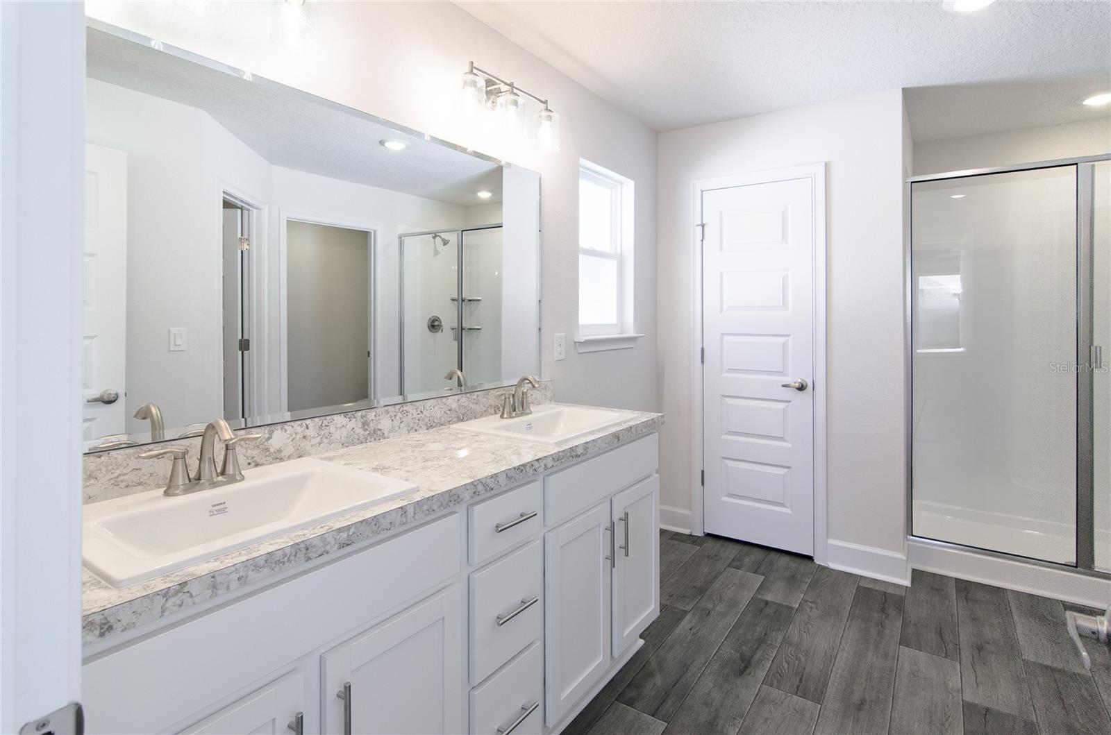 Listing photo id 9 for 2 Seckel Court