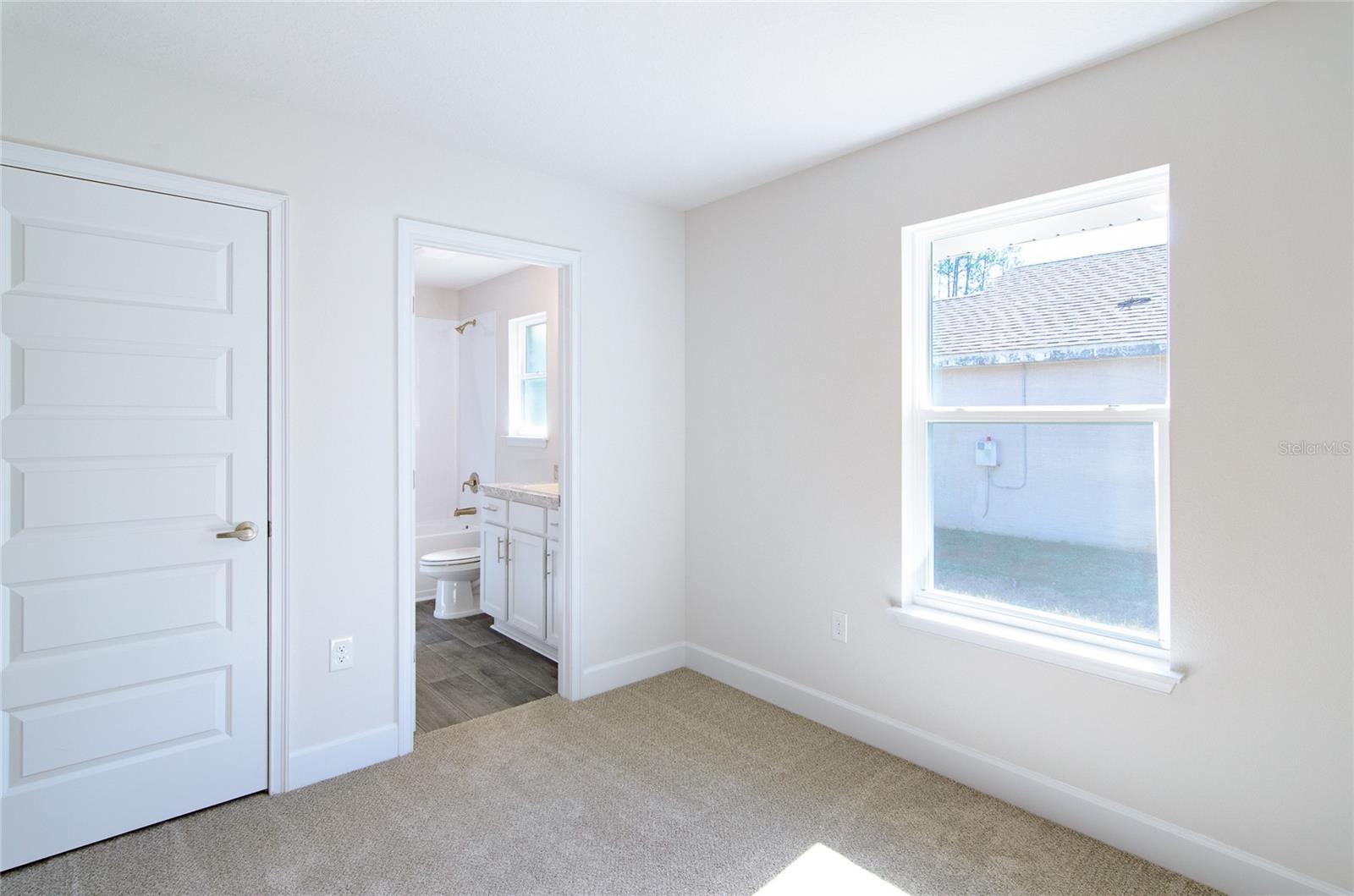 Listing photo id 17 for 2 Seckel Court