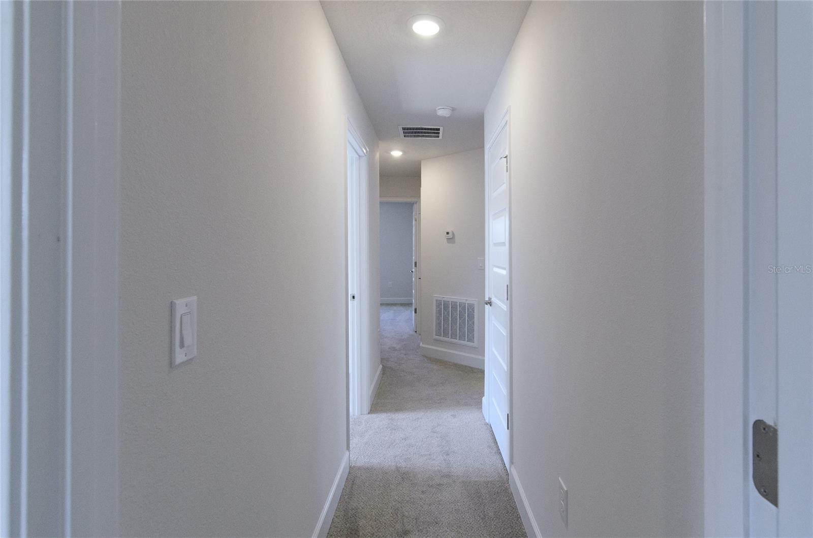 Listing photo id 18 for 2 Seckel Court