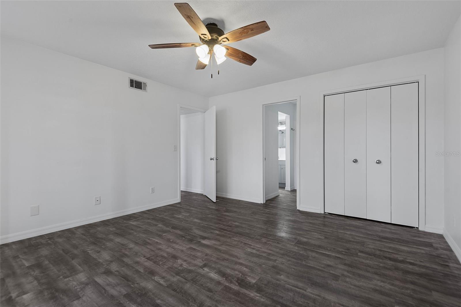 Image 19 of 35 For 60 Club House Drive 108