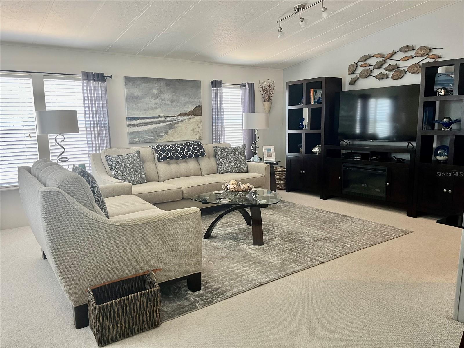 Image 16 of 69 For 27 Windward Drive