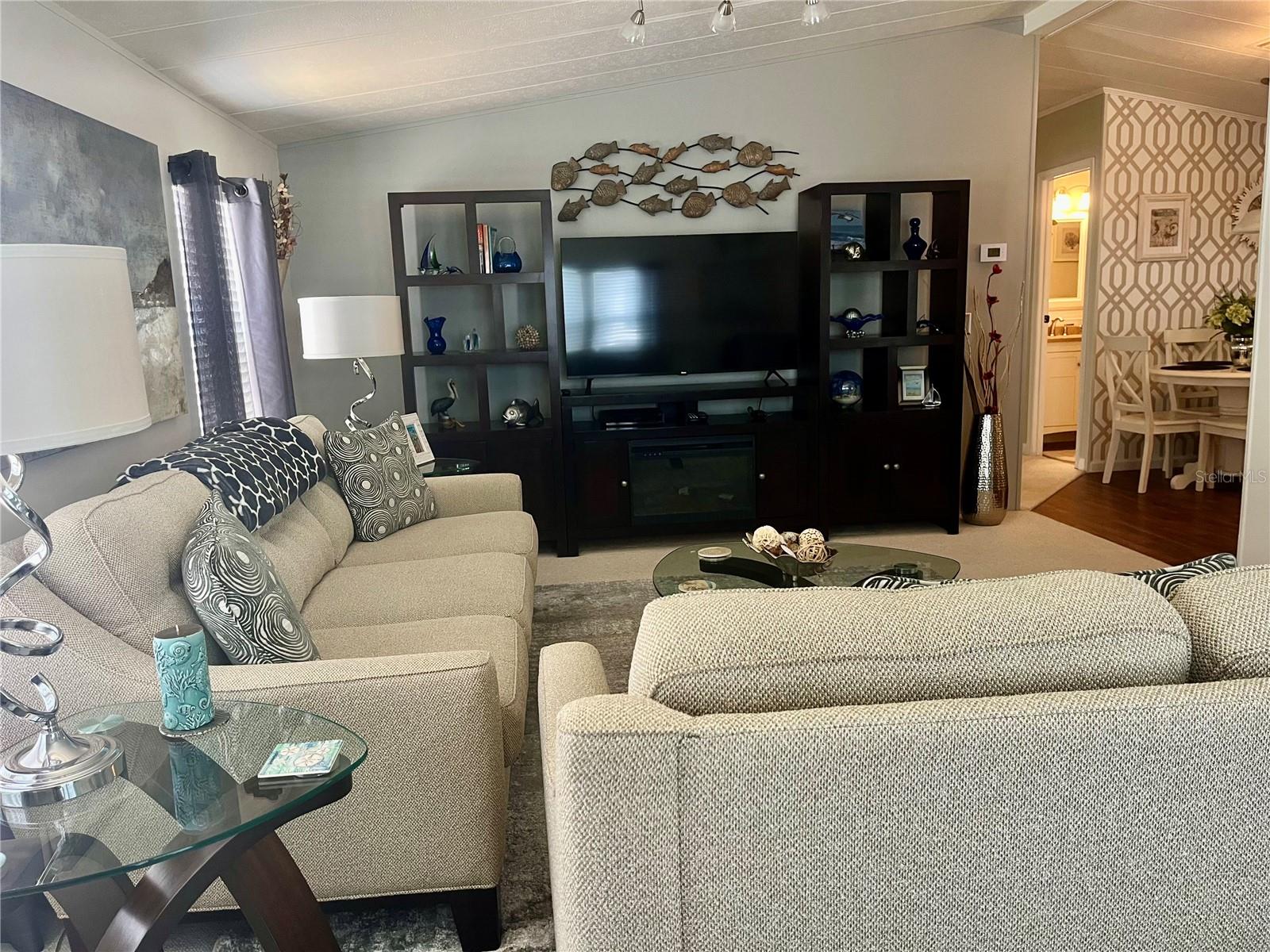 Image 17 of 69 For 27 Windward Drive