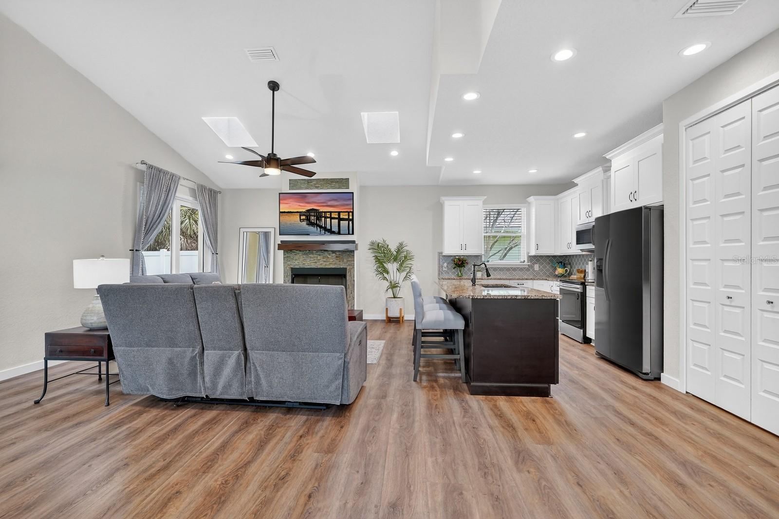 Image 5 of 42 For 141 Capri Drive