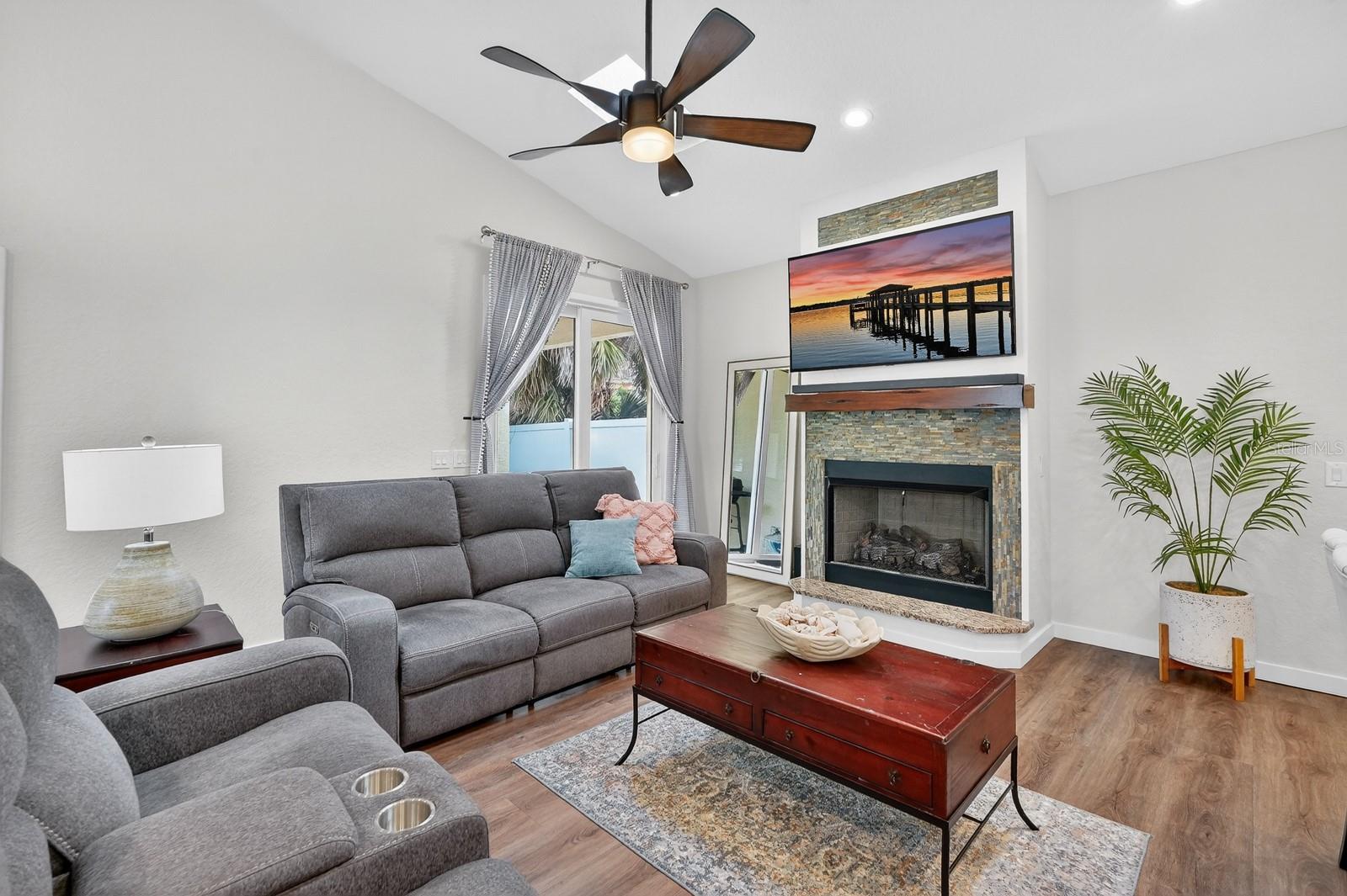 Image 6 of 42 For 141 Capri Drive