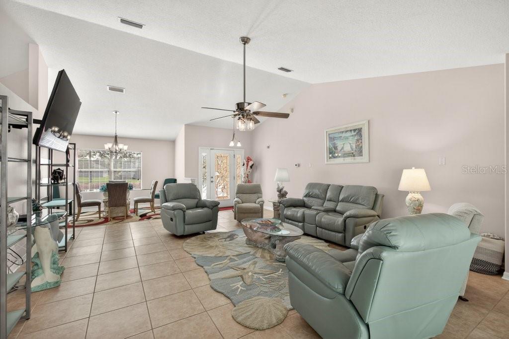 Image 10 of 74 For 15 Londonderry Drive