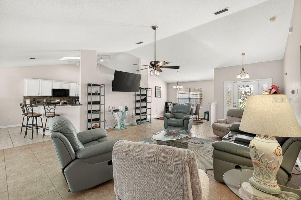 Image 12 of 74 For 15 Londonderry Drive