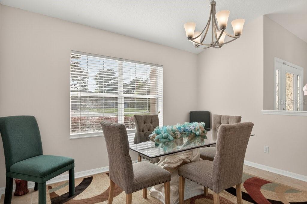 Image 14 of 74 For 15 Londonderry Drive