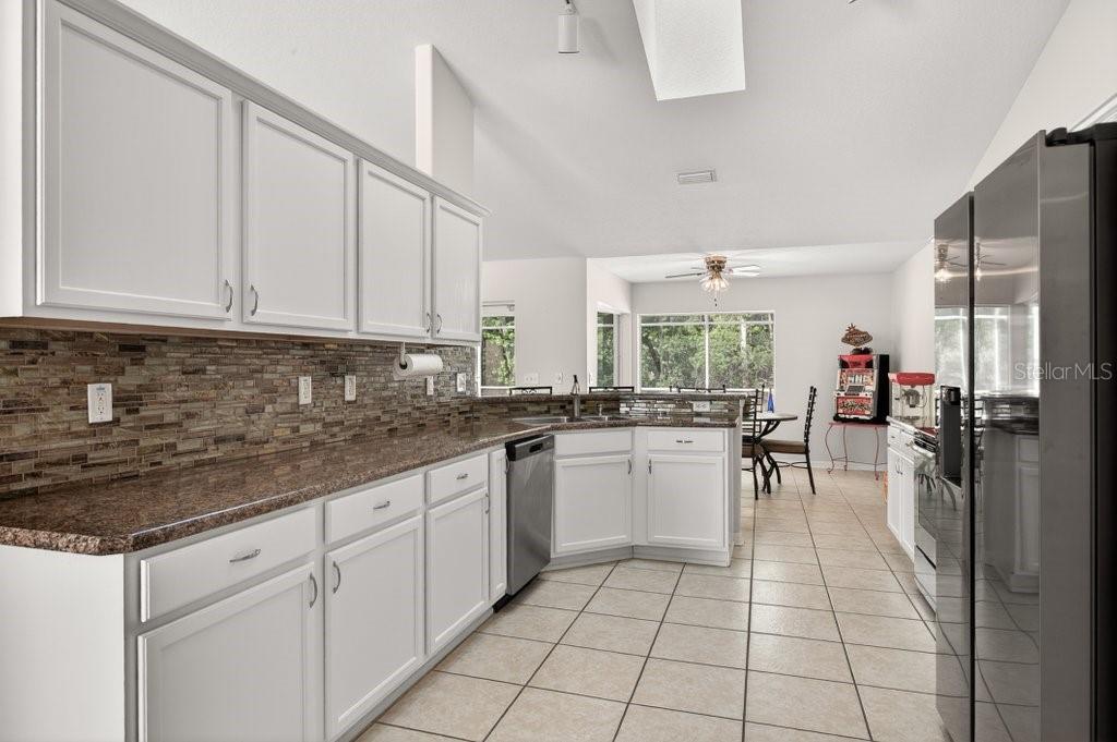 Image 16 of 74 For 15 Londonderry Drive