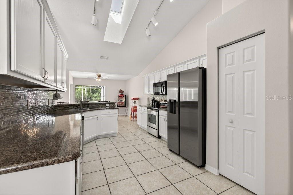 Image 17 of 74 For 15 Londonderry Drive