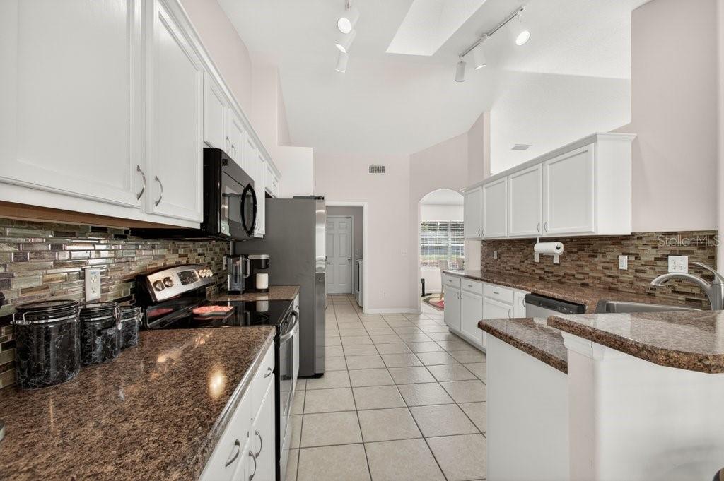 Image 19 of 74 For 15 Londonderry Drive