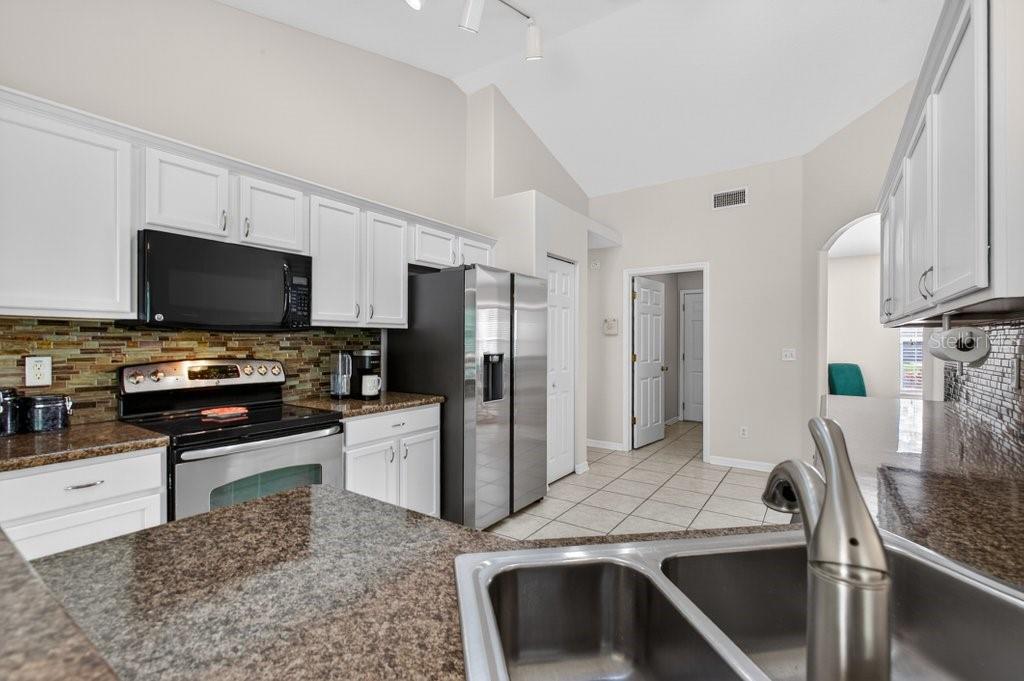 Image 21 of 74 For 15 Londonderry Drive