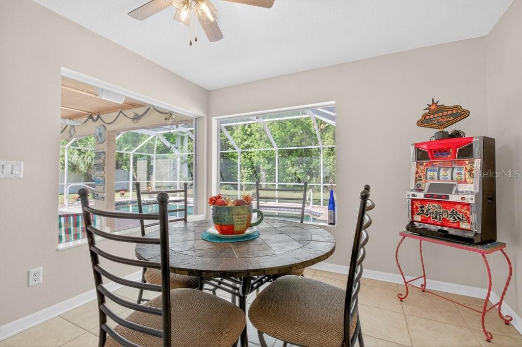 Image 22 of 74 For 15 Londonderry Drive