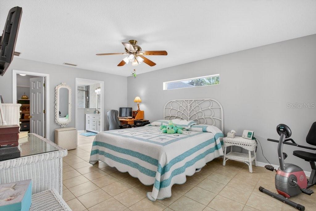 Image 24 of 74 For 15 Londonderry Drive