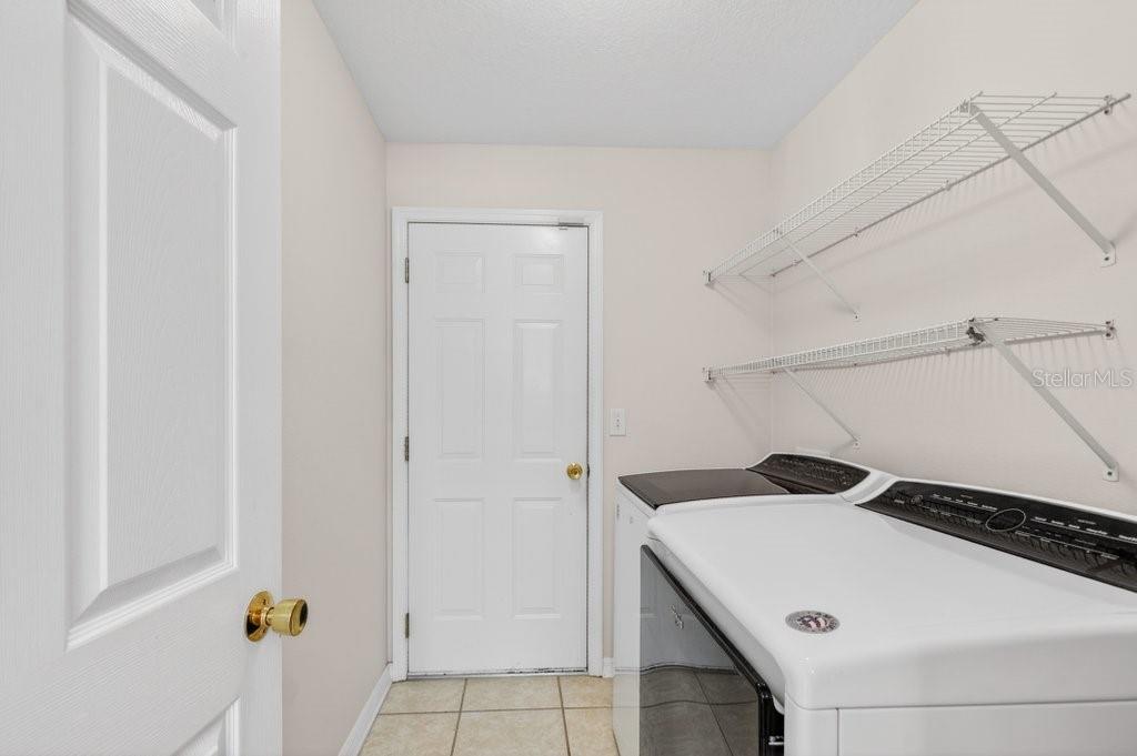 Image 34 of 74 For 15 Londonderry Drive