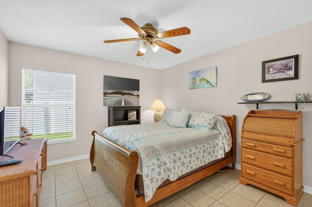 Image 35 of 74 For 15 Londonderry Drive