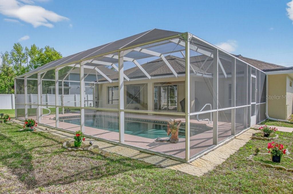 Image 52 of 74 For 15 Londonderry Drive