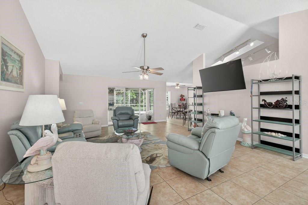 Image 8 of 74 For 15 Londonderry Drive