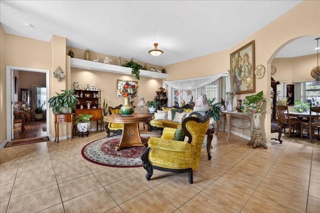 Image 12 of 62 For 52 Upshire Path