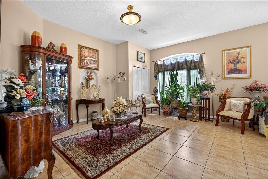 Image 13 of 62 For 52 Upshire Path