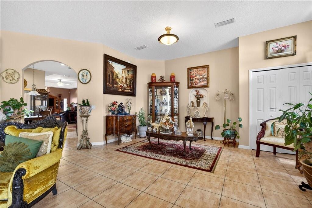 Image 14 of 62 For 52 Upshire Path